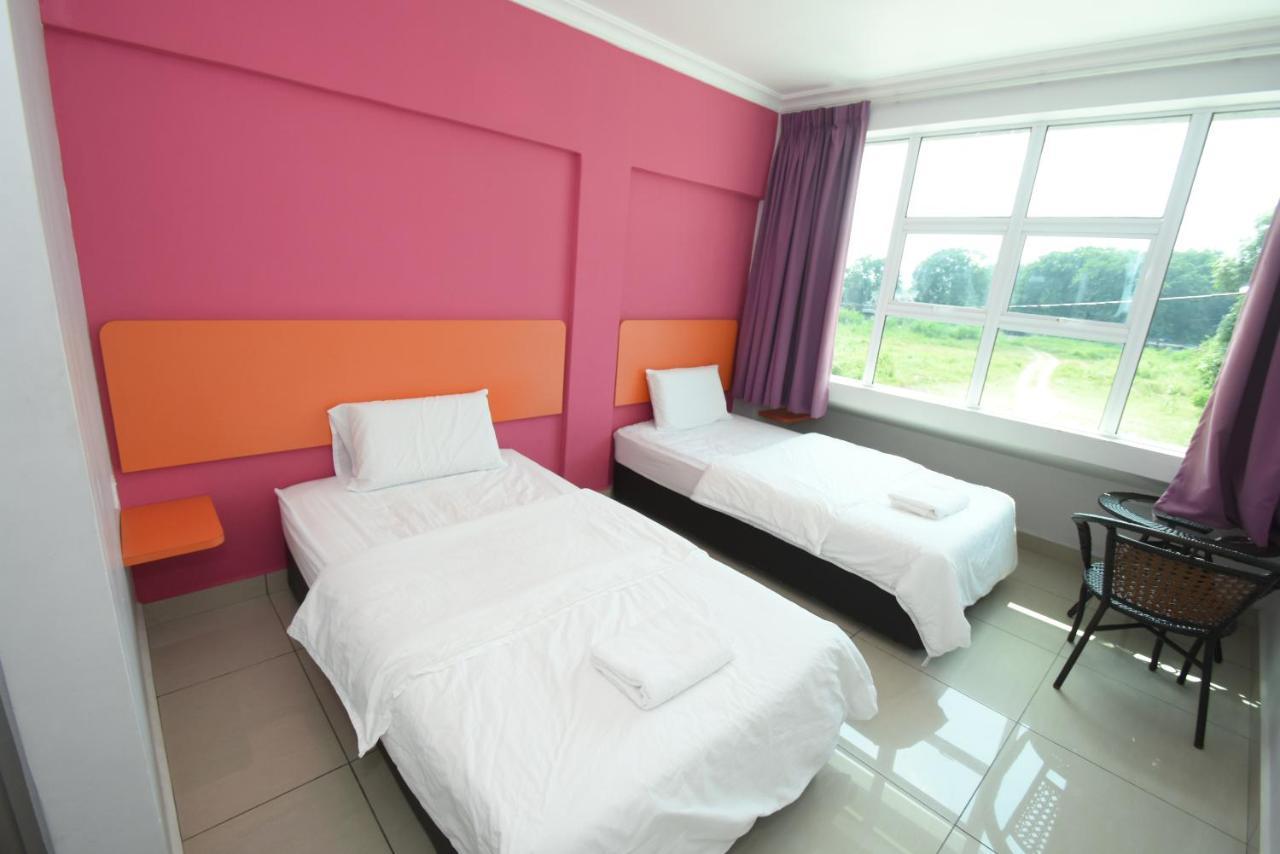 56 Hotel Mentekab Екстериор снимка